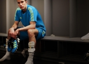 刷新纪录引发热议！，C罗在曼联比赛中刷新纪录赢得满堂喝彩