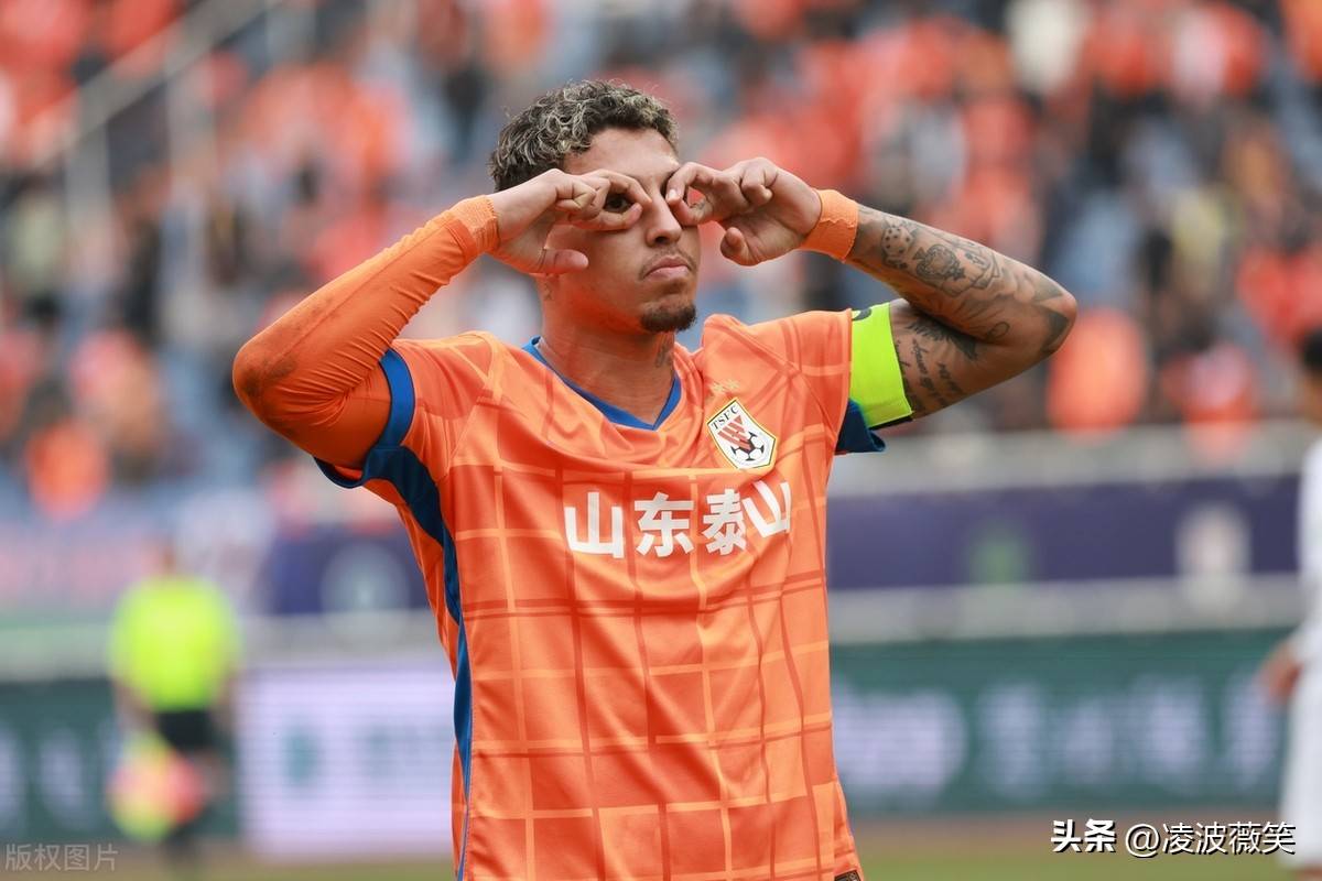 上海海港主场大胜大连一方，继续领跑的简单介绍