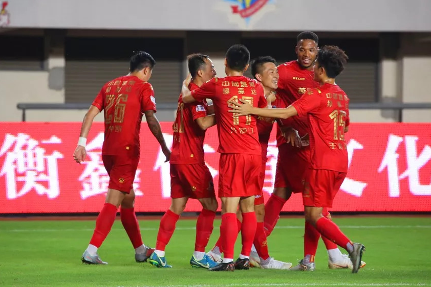 关于青岛黄海血洗上海申鑫，积分榜上升至第七的信息